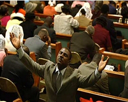 Congrégation religieuse de l’Eglise Baptiste Haïtienne Emmanuel dans la communauté Haïtienne de Miami.