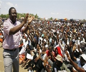 Le chef de l'opposition zimbabwéenne Morgan Tsvangirai devant ses partisans, le 19 octobre 2008 à Harare