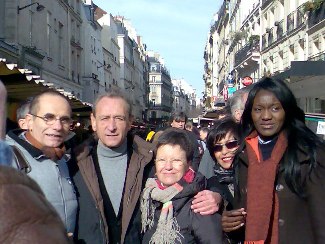 Avec Bertrand Delanoe sur le march� Saint Honor� dans le 1er arrondissement